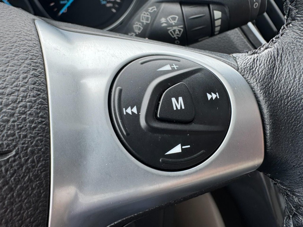 Ford Escape Vehicle Full-screen Gallery Image 18