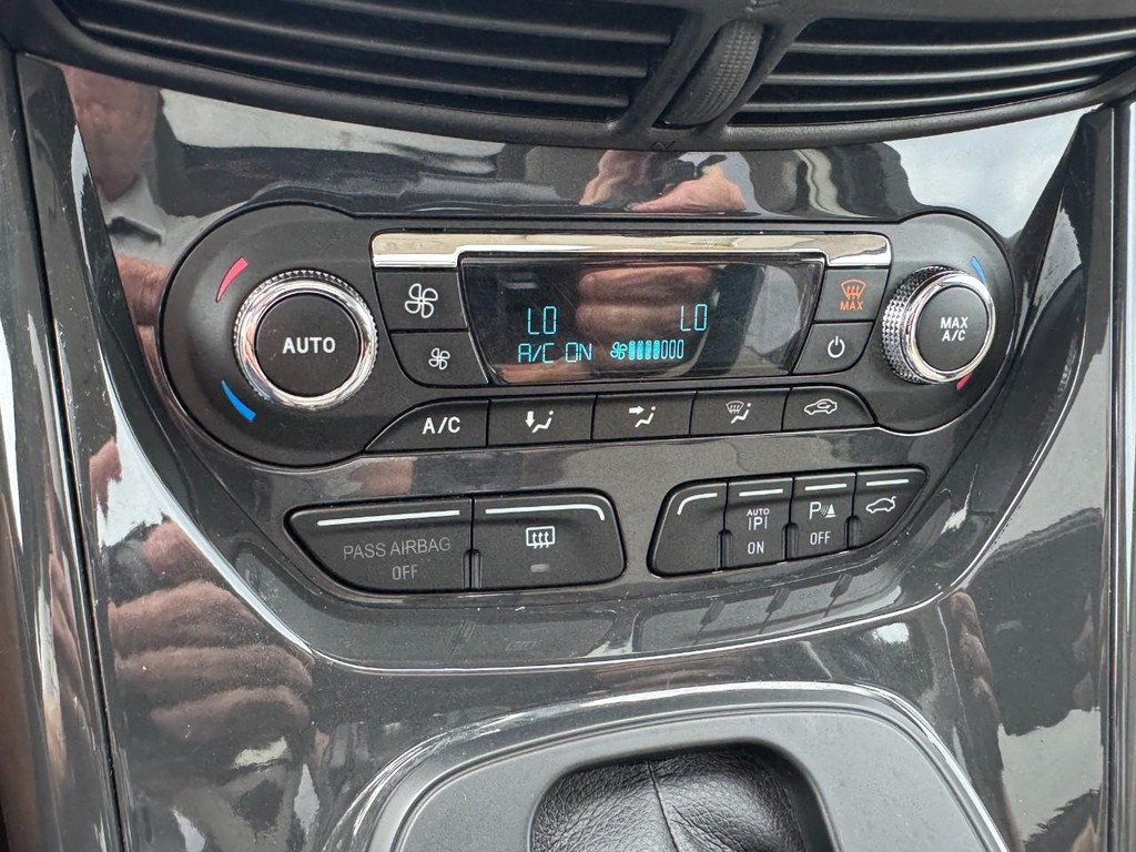 Ford Escape Vehicle Full-screen Gallery Image 20