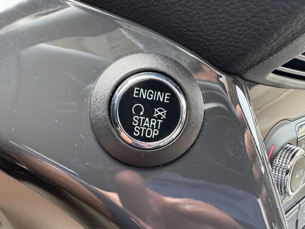 Ford Escape Vehicle Full-screen Gallery Image 24