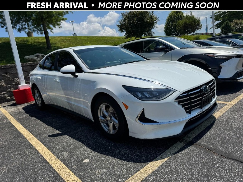 Hyundai Sonata Vehicle Full-screen Gallery Image 01