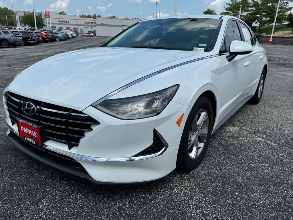 Hyundai Sonata Vehicle Full-screen Gallery Image 08