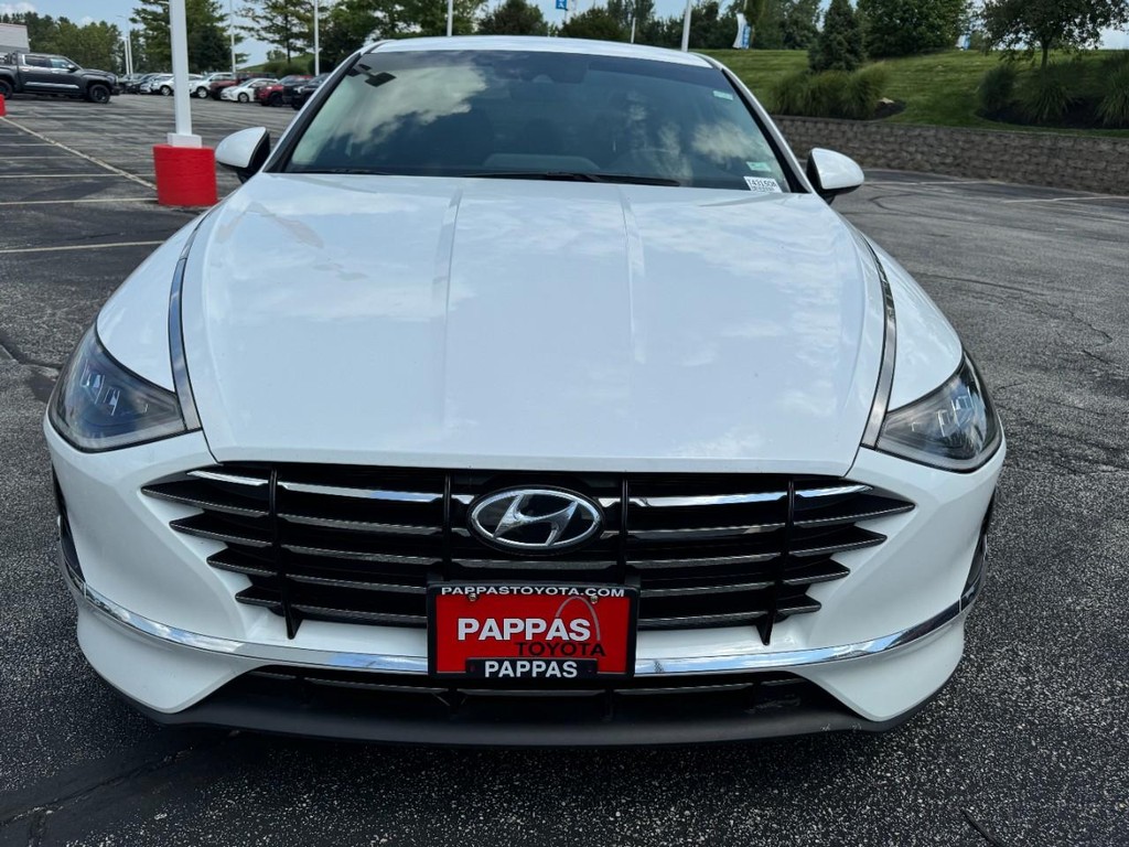 Hyundai Sonata Vehicle Full-screen Gallery Image 09