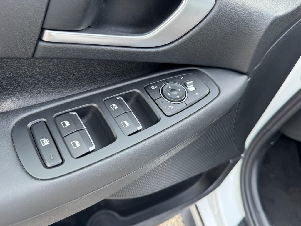 Hyundai Sonata Vehicle Full-screen Gallery Image 15