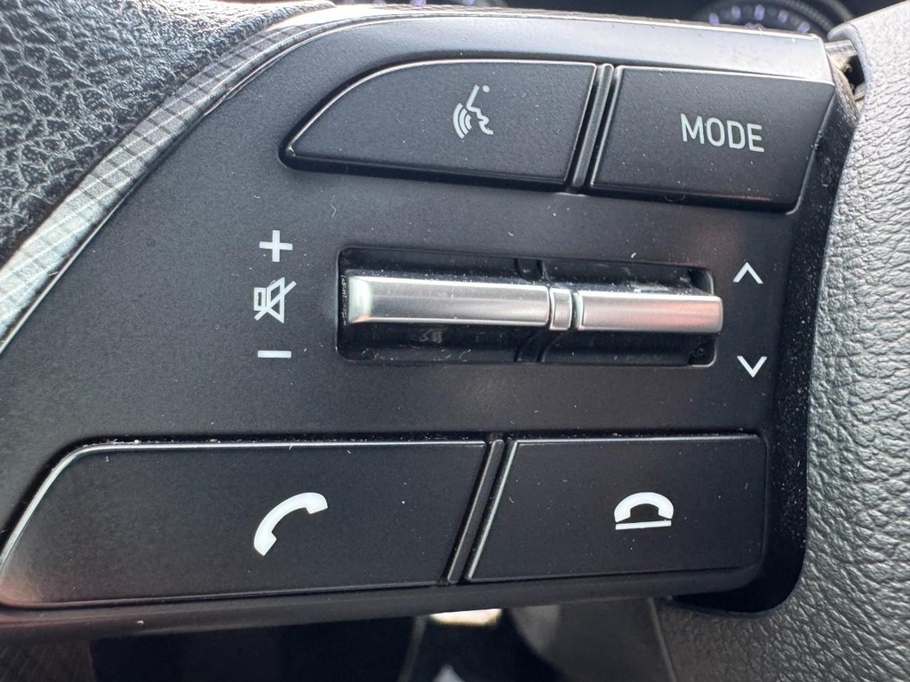 Hyundai Sonata Vehicle Full-screen Gallery Image 16