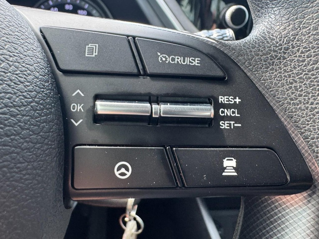 Hyundai Sonata Vehicle Full-screen Gallery Image 17