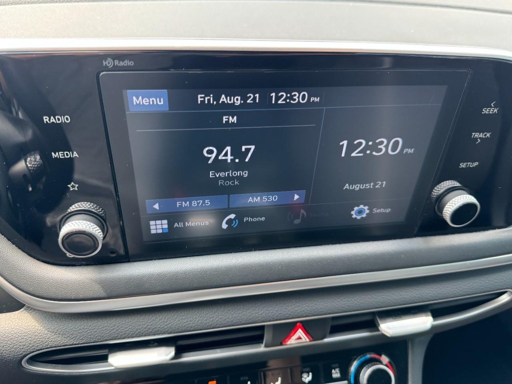Hyundai Sonata Vehicle Full-screen Gallery Image 19