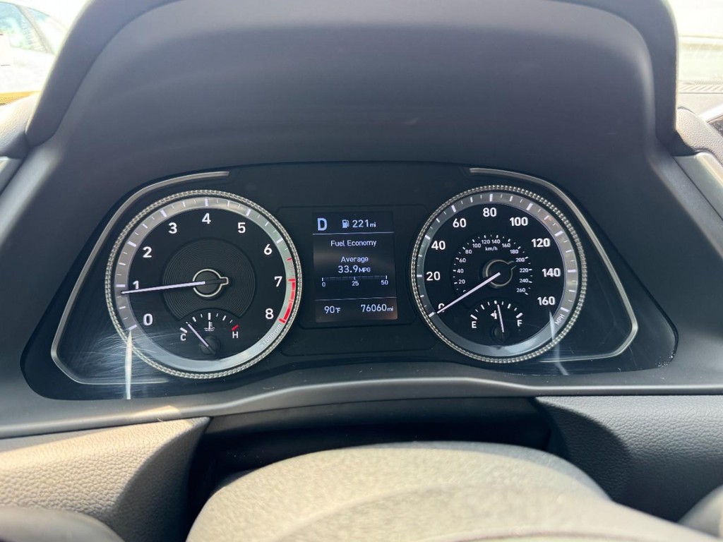 Hyundai Sonata Vehicle Full-screen Gallery Image 21