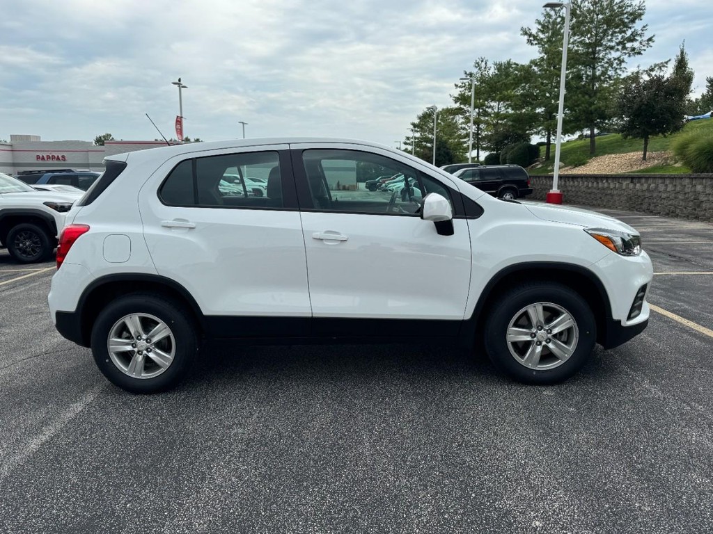 Chevrolet Trax Vehicle Full-screen Gallery Image 03