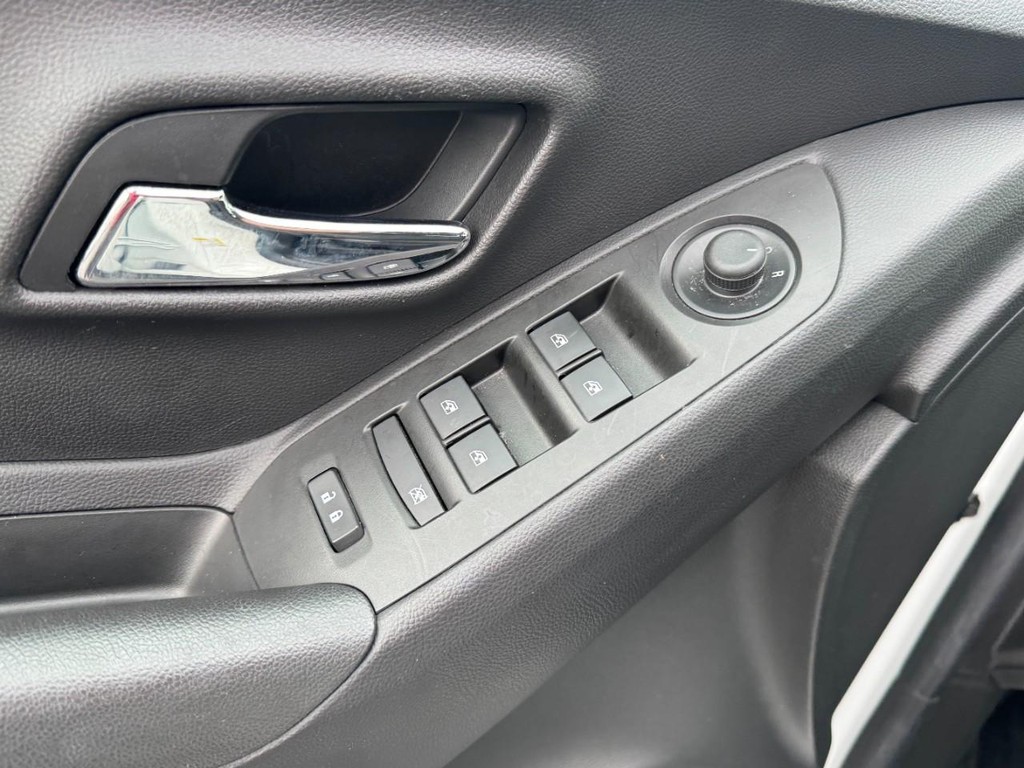 Chevrolet Trax Vehicle Full-screen Gallery Image 16