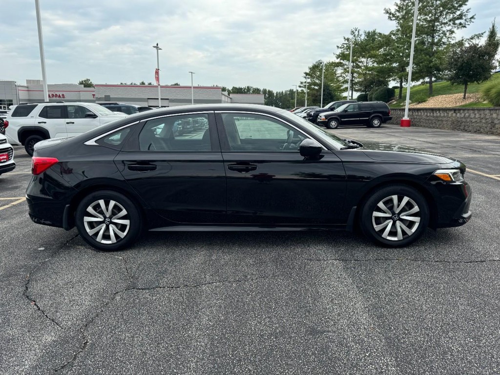 Honda Civic Sedan Vehicle Full-screen Gallery Image 02