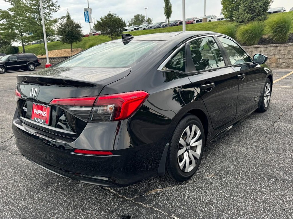 Honda Civic Sedan Vehicle Full-screen Gallery Image 03