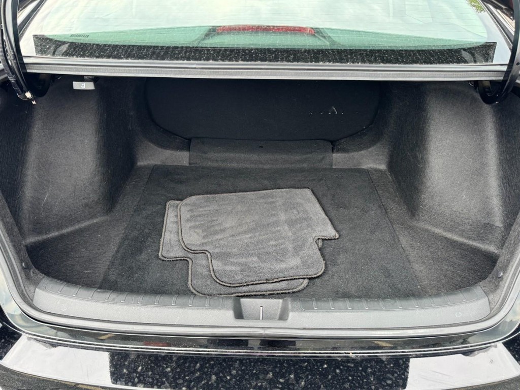 Honda Civic Sedan Vehicle Full-screen Gallery Image 06
