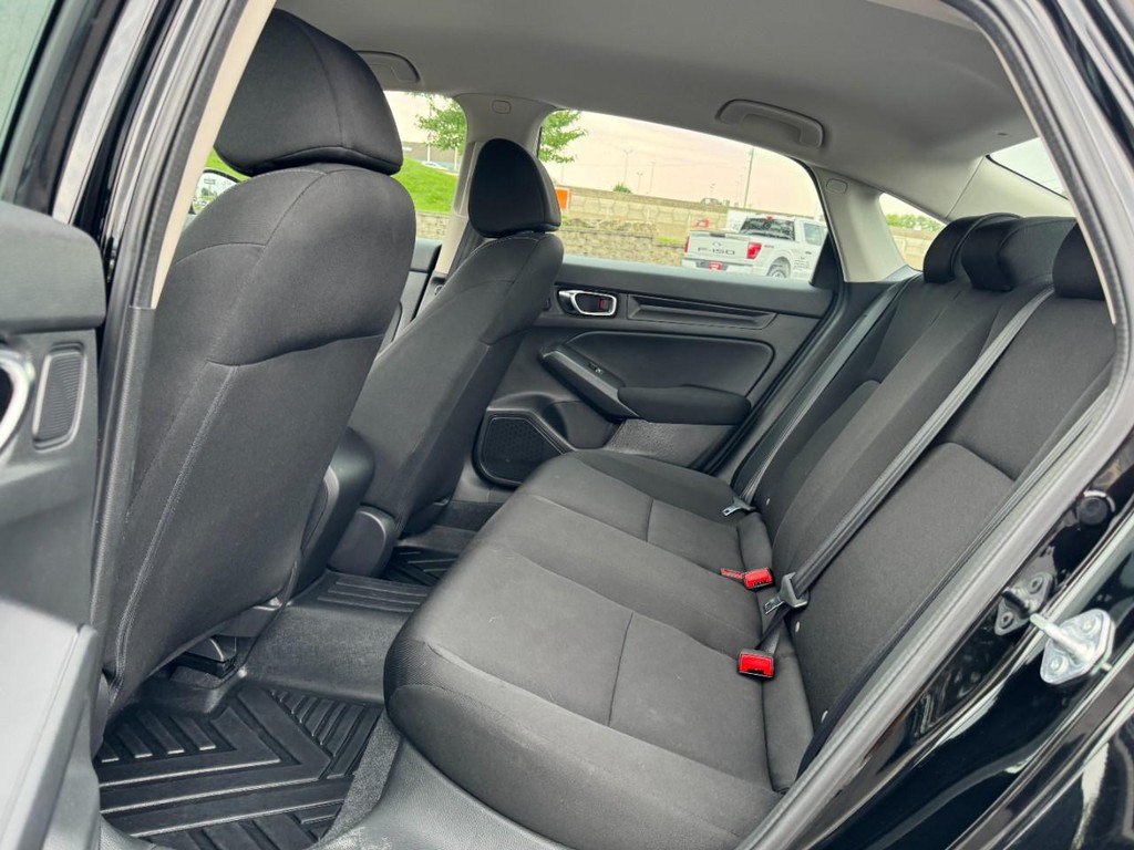 Honda Civic Sedan Vehicle Full-screen Gallery Image 10