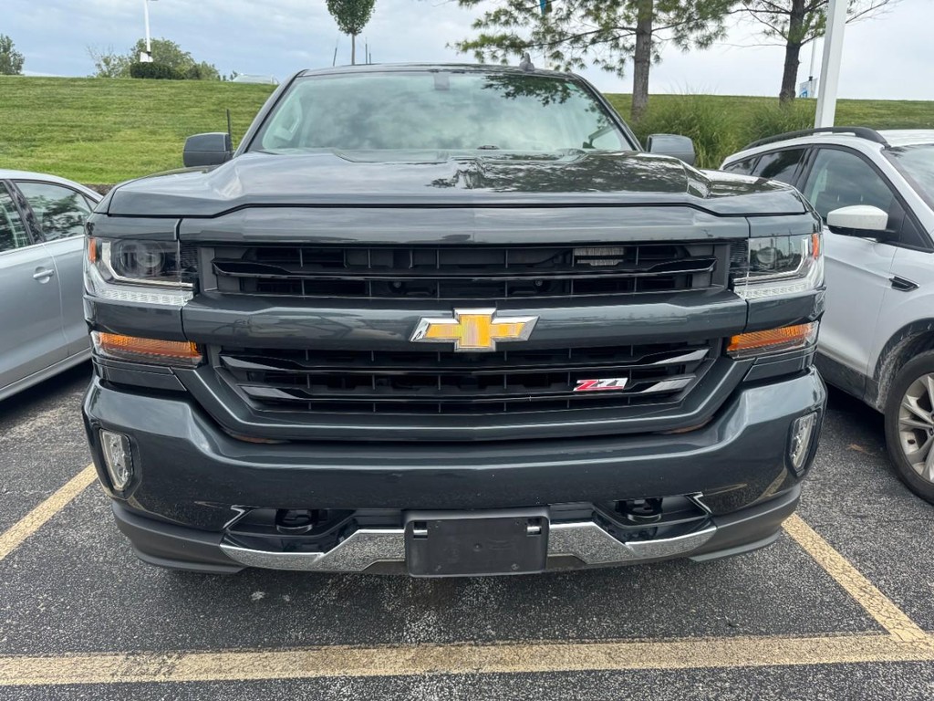 Chevrolet Silverado 1500 LD Vehicle Full-screen Gallery Image 02