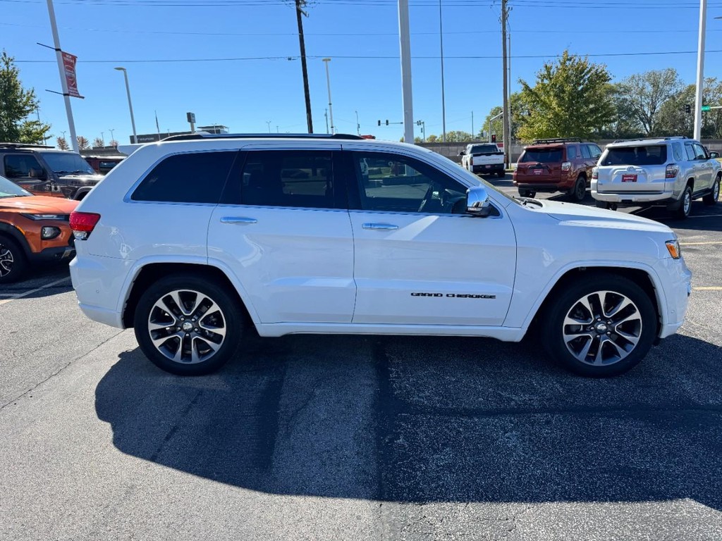Jeep Grand Cherokee Vehicle Full-screen Gallery Image 02