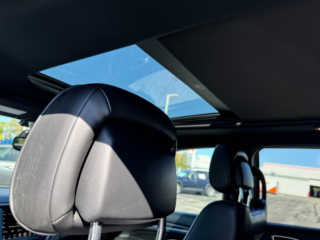 Jeep Grand Cherokee Vehicle Full-screen Gallery Image 11
