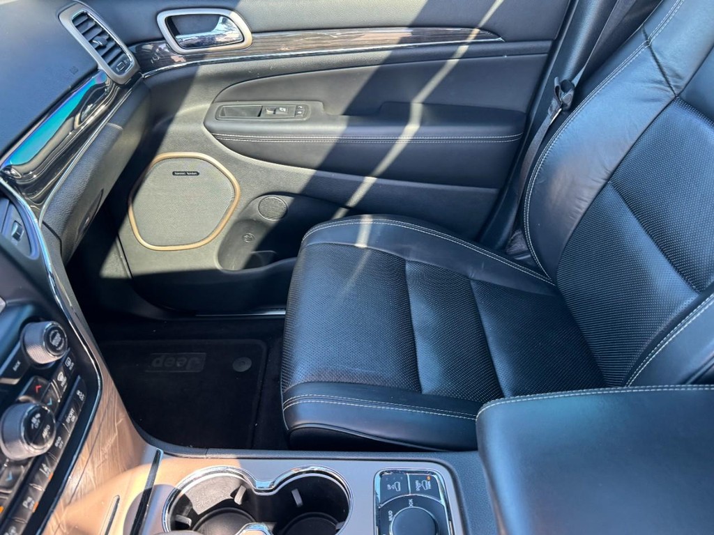Jeep Grand Cherokee Vehicle Full-screen Gallery Image 14