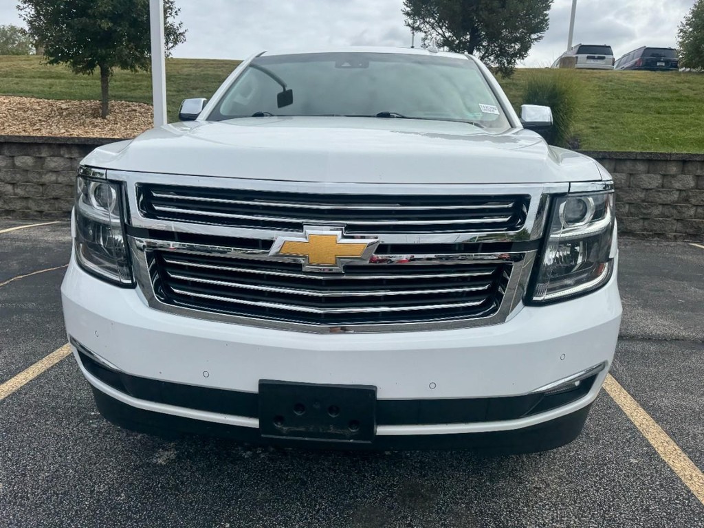 Chevrolet Suburban Vehicle Full-screen Gallery Image 02