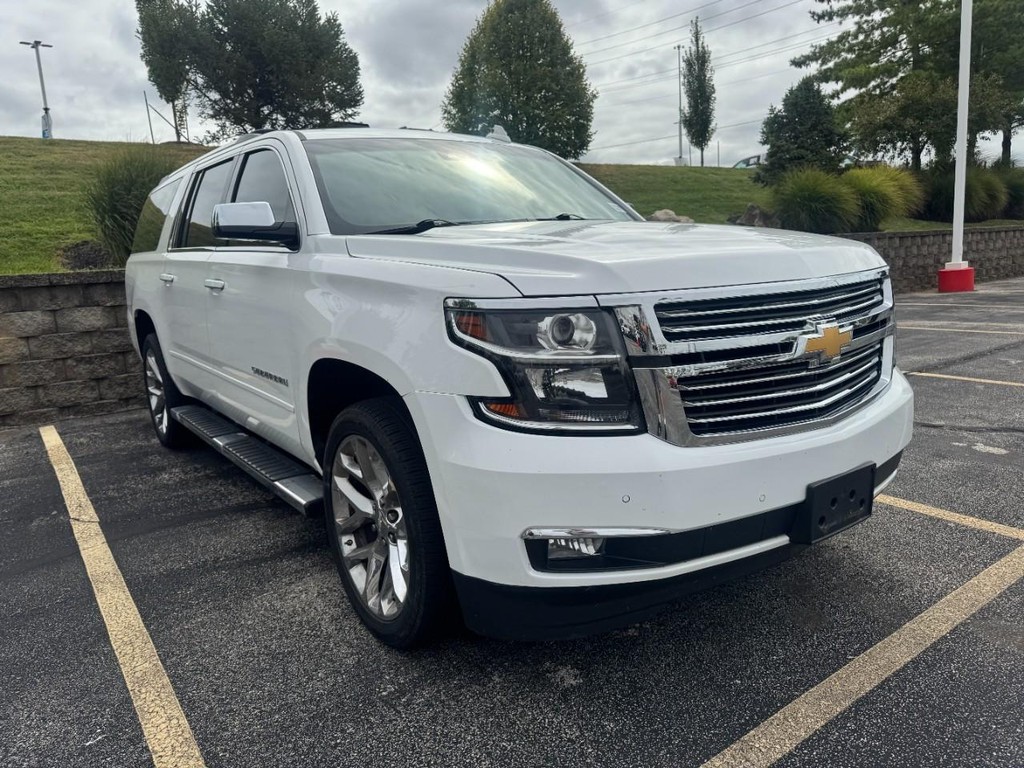 Chevrolet Suburban Vehicle Full-screen Gallery Image 04