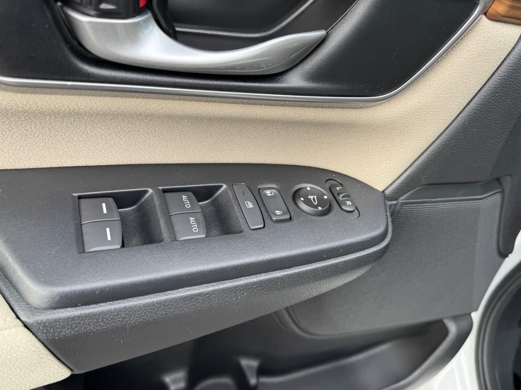 Honda CR-V Vehicle Full-screen Gallery Image 16