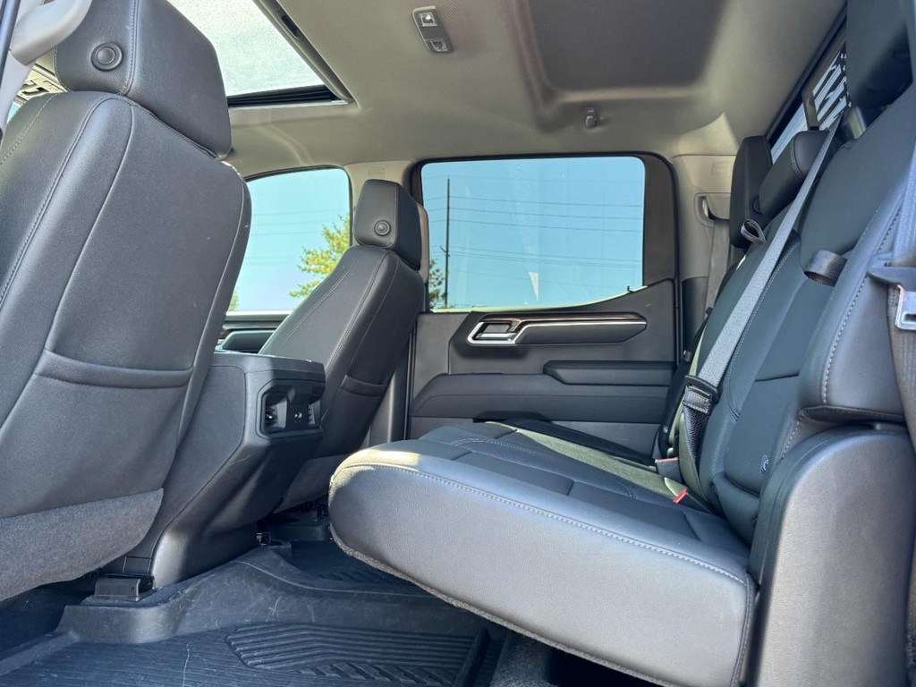 Chevrolet Silverado 1500 Vehicle Full-screen Gallery Image 10