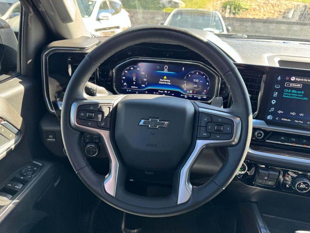 Chevrolet Silverado 1500 Vehicle Full-screen Gallery Image 13