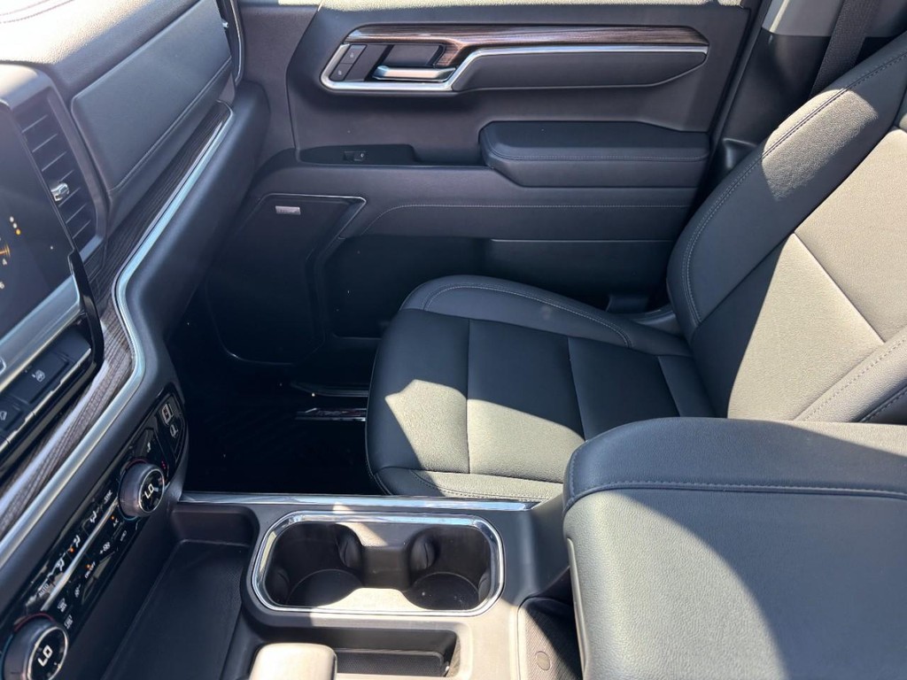 Chevrolet Silverado 1500 Vehicle Full-screen Gallery Image 14