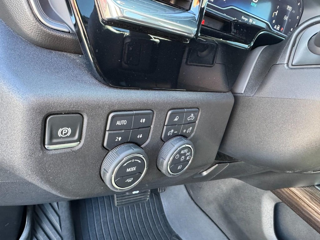 Chevrolet Silverado 1500 Vehicle Full-screen Gallery Image 17
