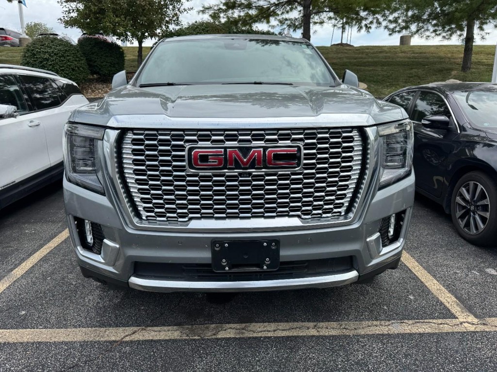 GMC Yukon Vehicle Full-screen Gallery Image 02