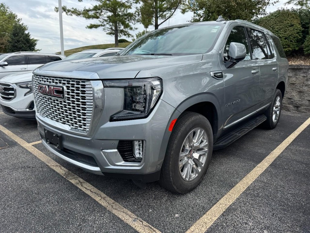 GMC Yukon Vehicle Full-screen Gallery Image 03