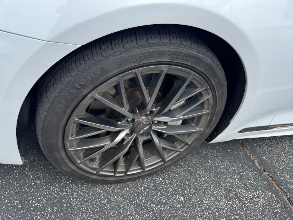 Genesis G80 Vehicle Full-screen Gallery Image 04