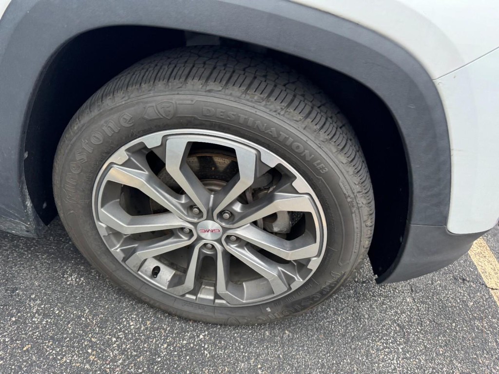 GMC Terrain Vehicle Full-screen Gallery Image 02