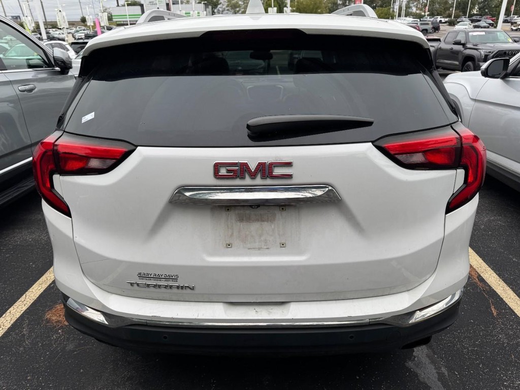 GMC Terrain Vehicle Full-screen Gallery Image 04