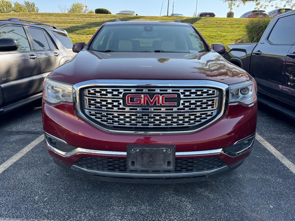 GMC Acadia Vehicle Full-screen Gallery Image 02