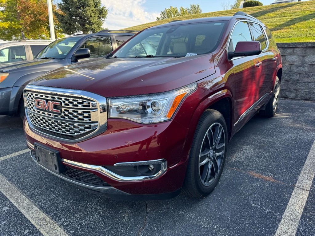 GMC Acadia Vehicle Full-screen Gallery Image 03