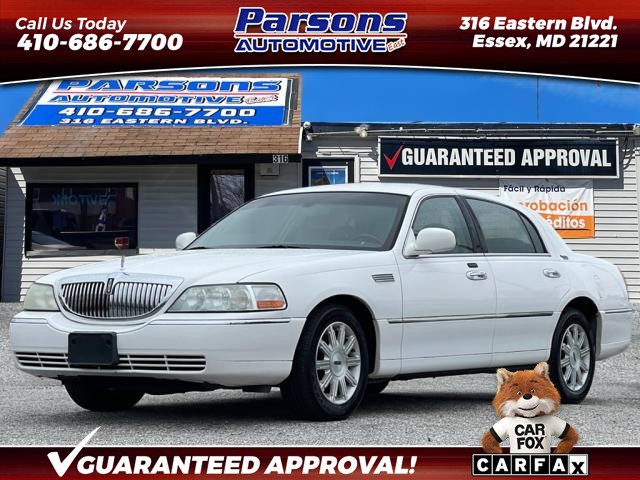 The 2009 Lincoln Town Car Signature Limited photos