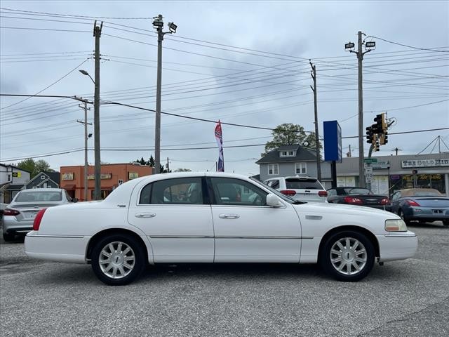 2009 Lincoln Town Car Signature Limited photo