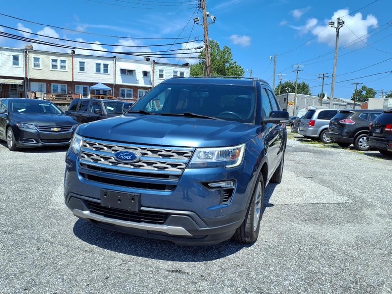 Ford Explorer Vehicle Full-screen Gallery Image 02