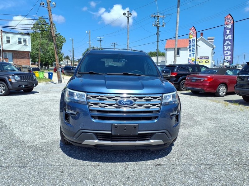 Ford Explorer Vehicle Full-screen Gallery Image 03