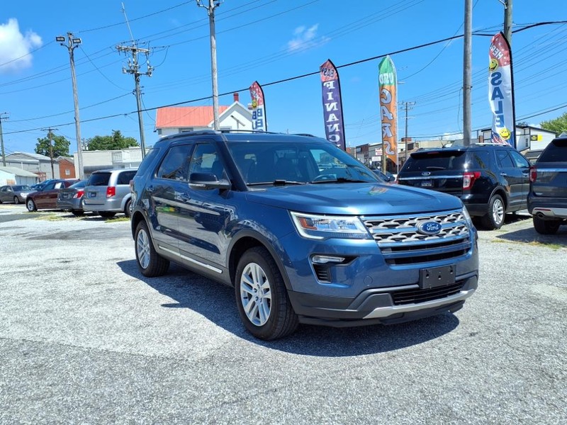 Ford Explorer Vehicle Full-screen Gallery Image 04