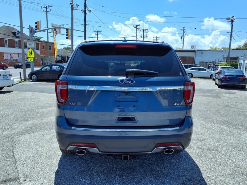 Ford Explorer Vehicle Full-screen Gallery Image 08