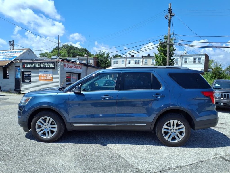 Ford Explorer Vehicle Full-screen Gallery Image 10