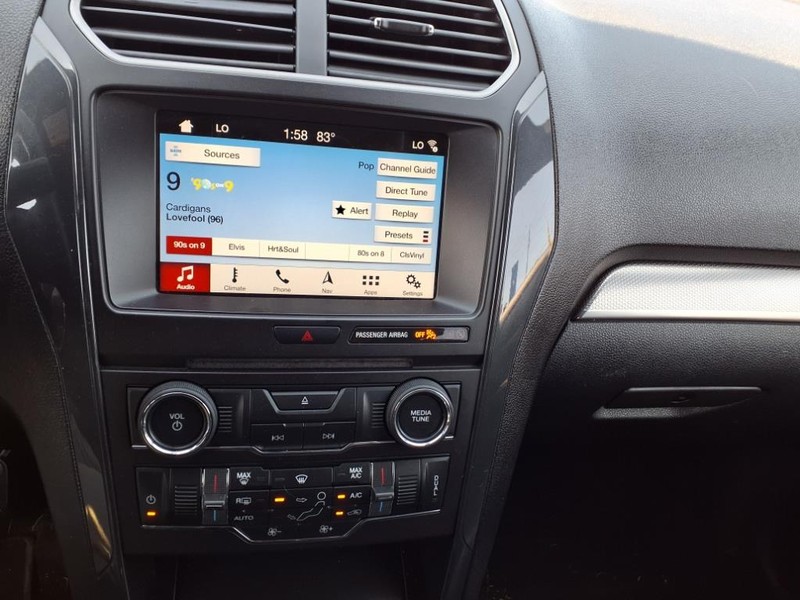 Ford Explorer Vehicle Full-screen Gallery Image 20