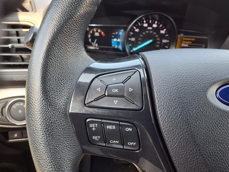 Ford Explorer Vehicle Full-screen Gallery Image 23