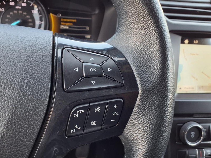 Ford Explorer Vehicle Full-screen Gallery Image 24