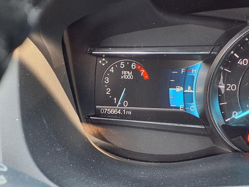 Ford Explorer Vehicle Full-screen Gallery Image 27