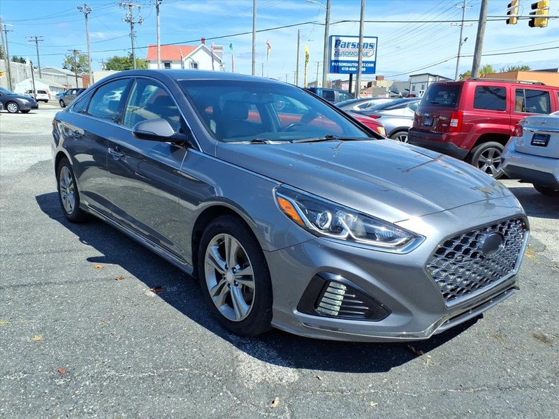 Hyundai Sonata Vehicle Full-screen Gallery Image 04