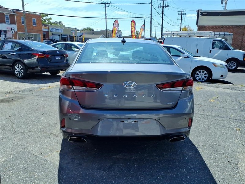 Hyundai Sonata Vehicle Full-screen Gallery Image 07