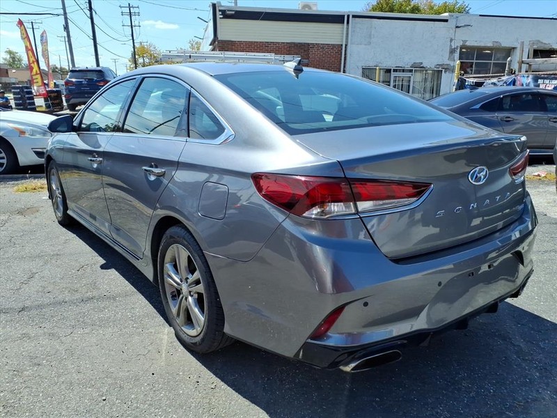 Hyundai Sonata Vehicle Full-screen Gallery Image 08