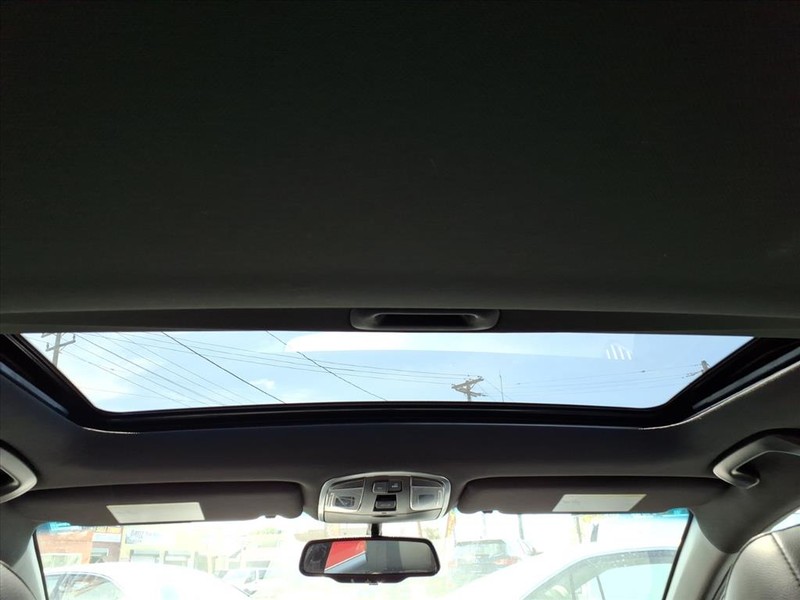 Hyundai Sonata Vehicle Full-screen Gallery Image 17